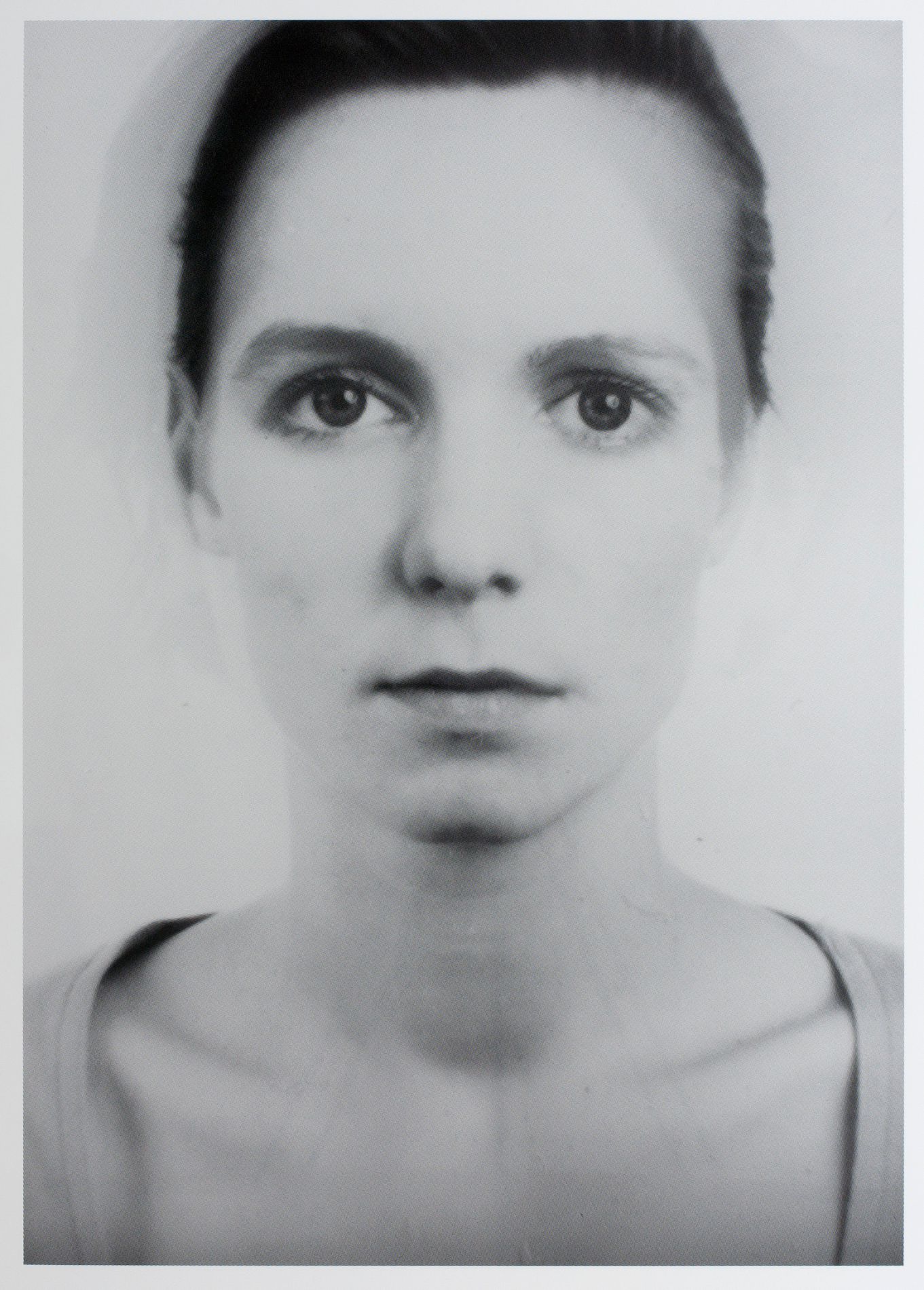 <b>Thomas Ruff</b>, Anderes Porträt Nr. 143 A/14, 1994/95 - fotoausstellung-frankfurt-main-hessen-Thomas_Ruff